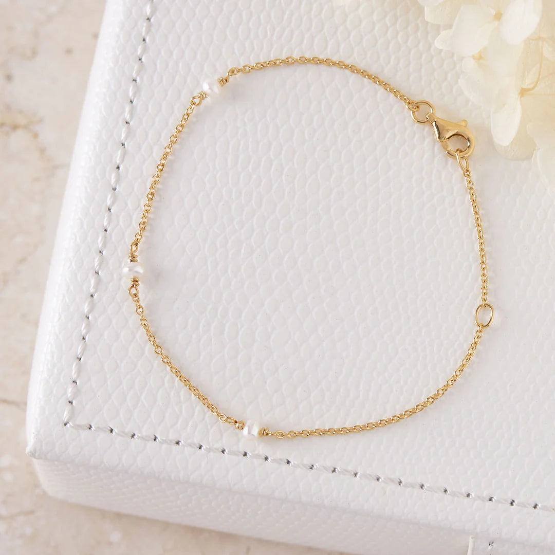 Mermaid Tears Pearl Bracelet Gold (view 4) - Mountain Dreads