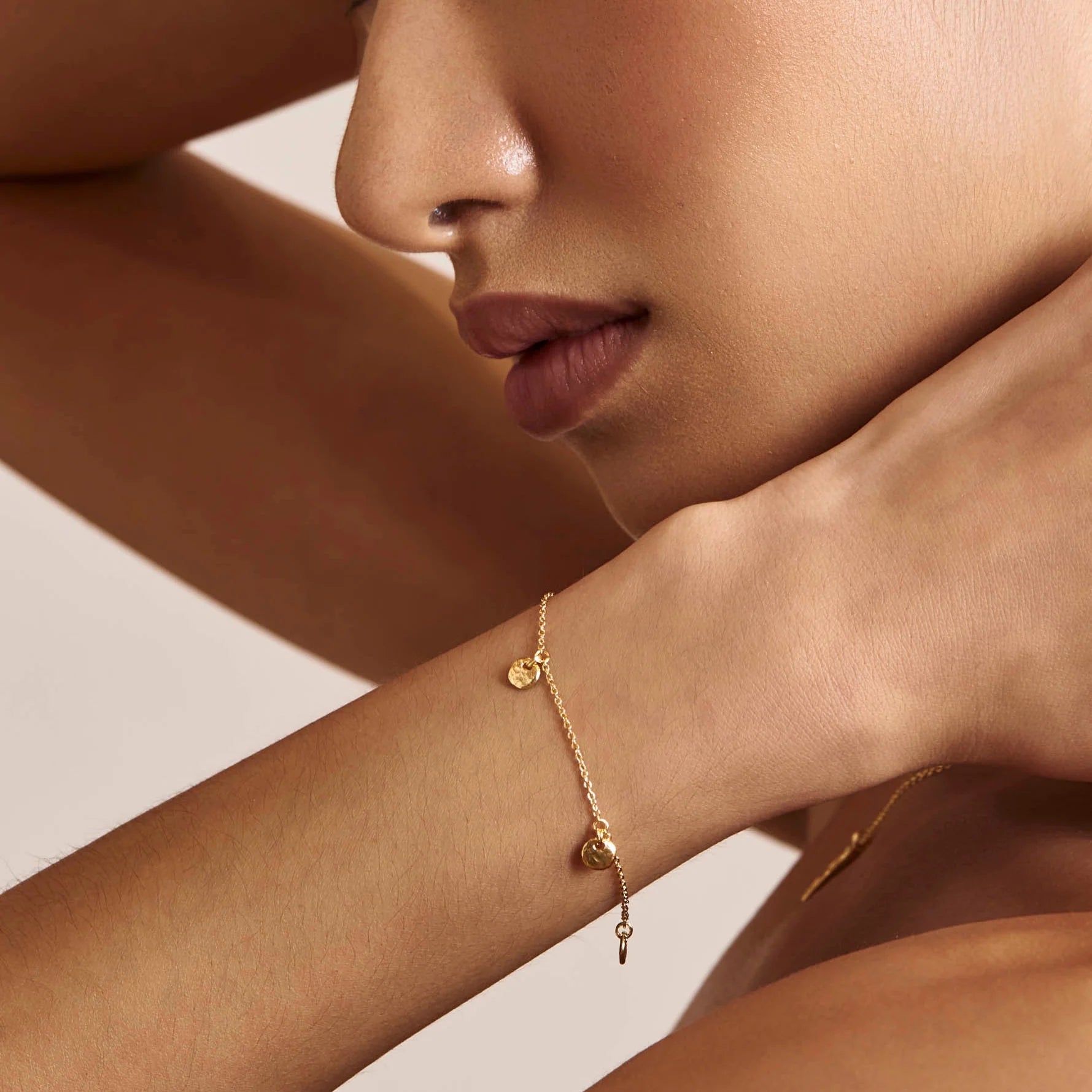 Aura Bracelet Gold (view 2) - Mountain Dreads