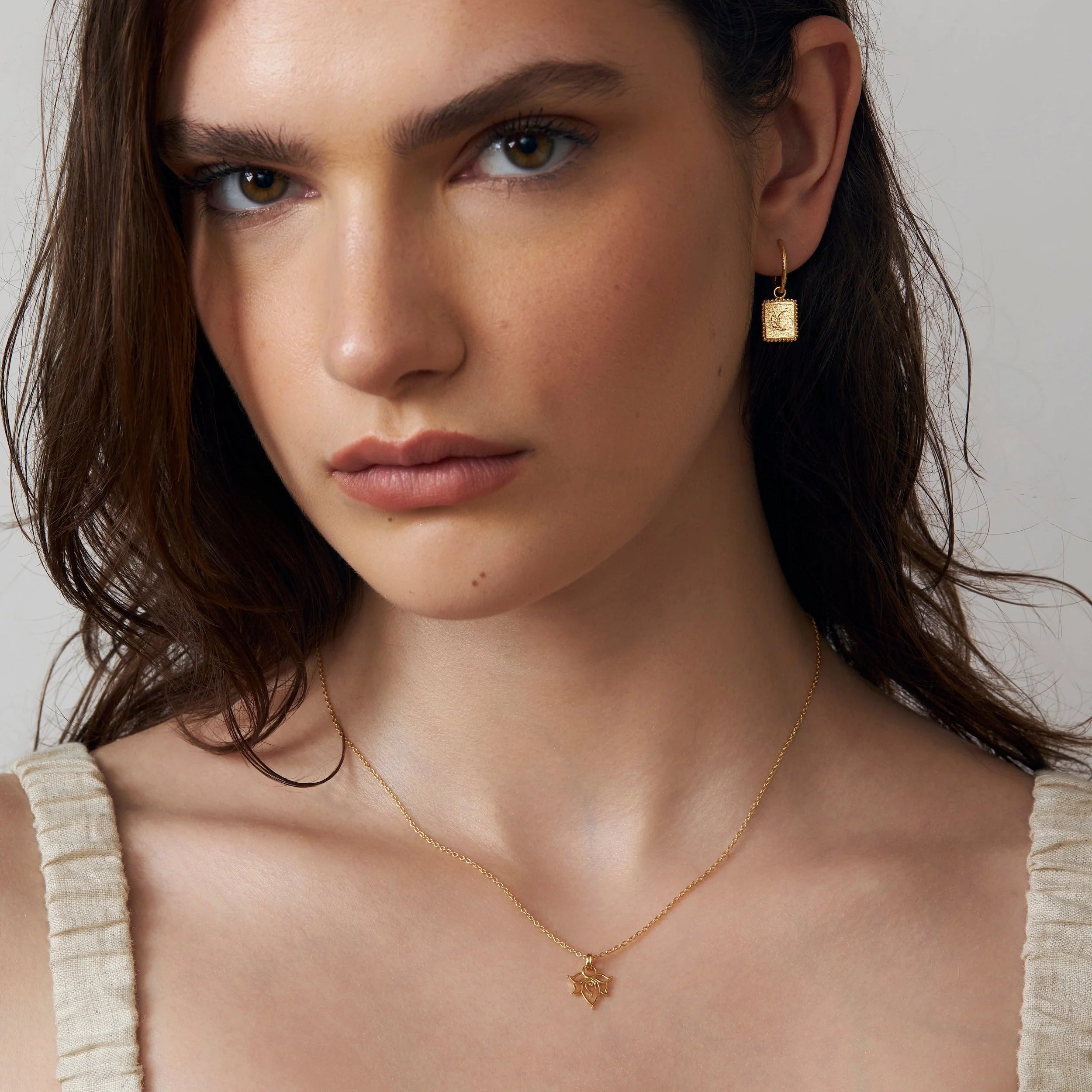 Dainty Lotus Necklace Gold