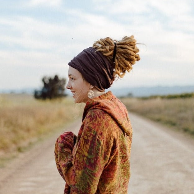 Lady wearing a double loop cotton wrap in a field