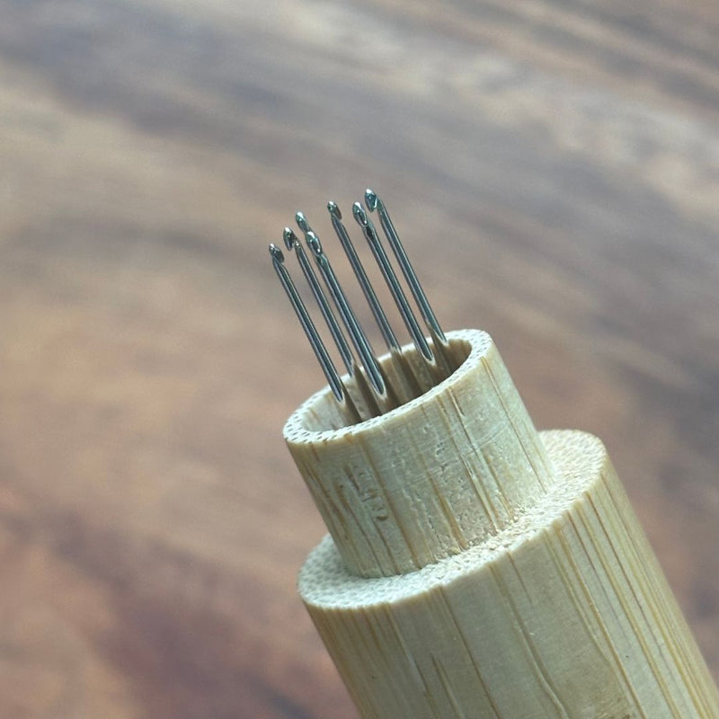 7 x Crochet Hooks in Bamboo Case