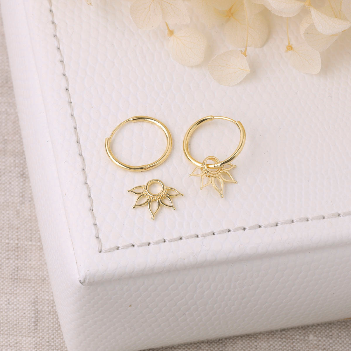 Amara Huggies Gold - 18K gold vermeil huggie earrings