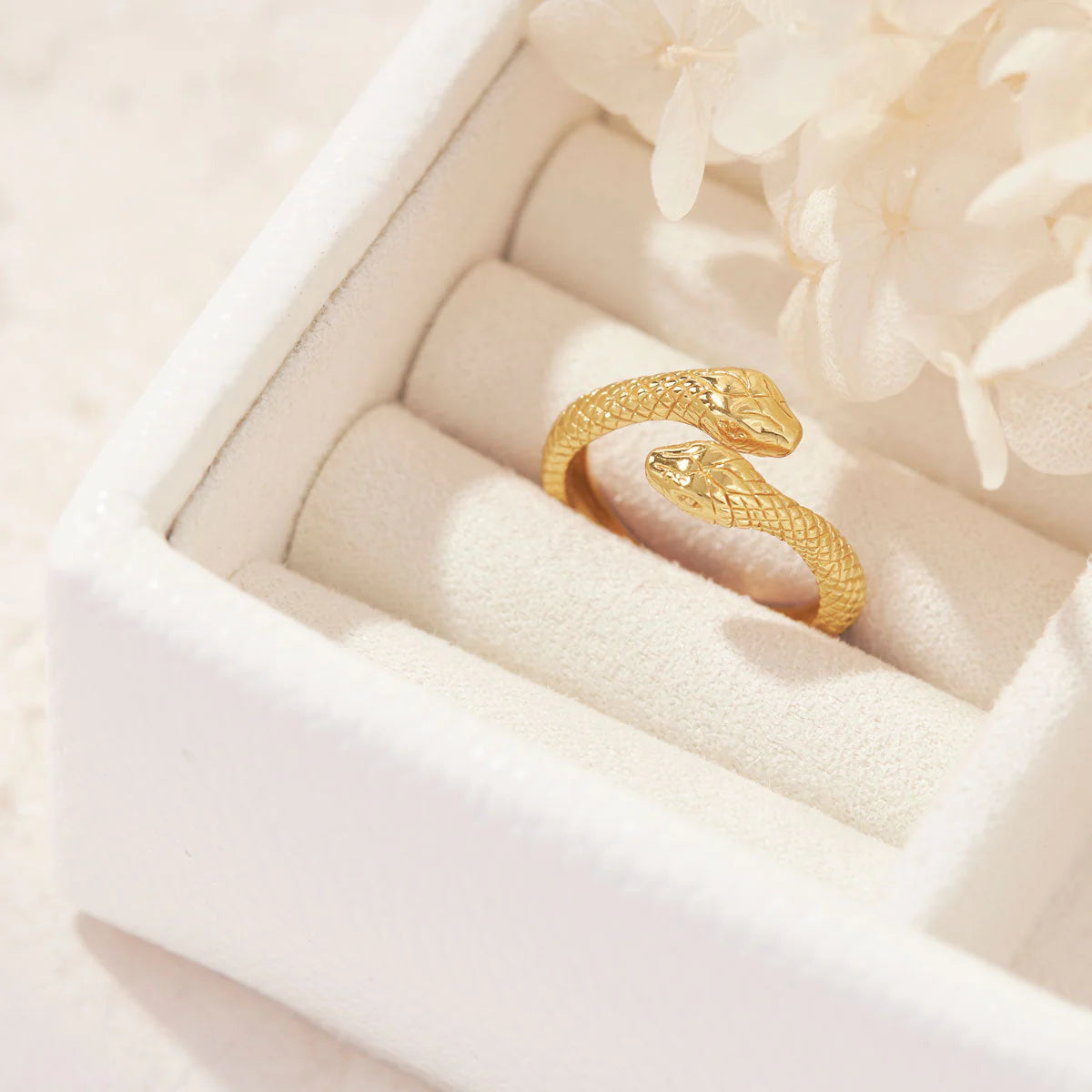 Rebirth Snake Ring Gold