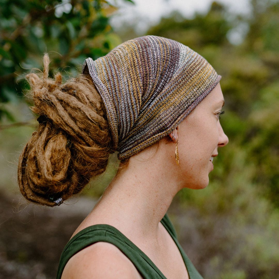 A person wearing a Brown and yellow wide cotton headband.